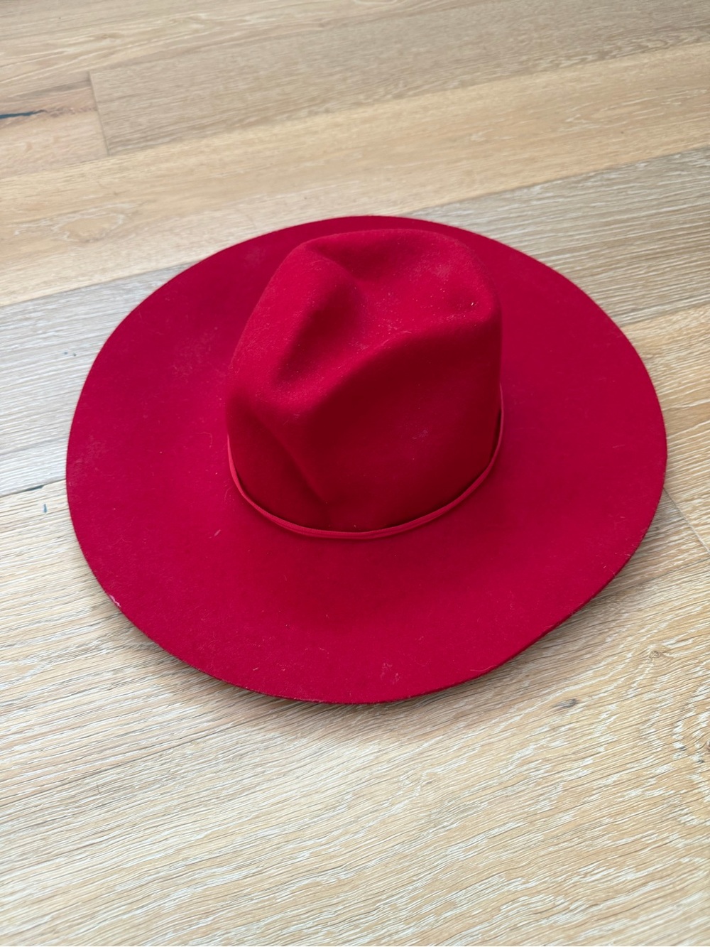 Zara • Red Hat